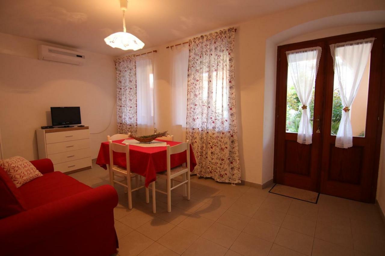 App With A Lovely Patio Mali Losinj Exterior photo