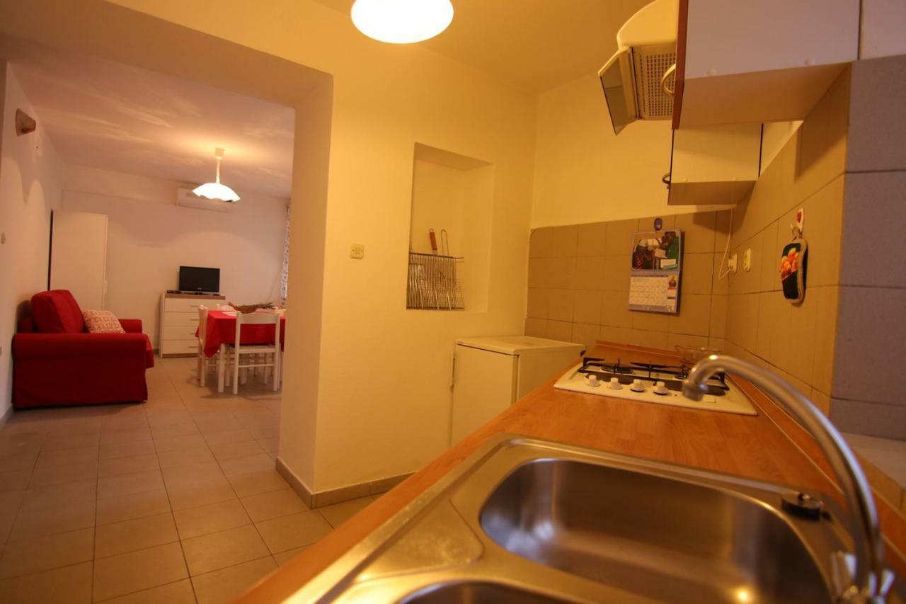 App With A Lovely Patio Mali Losinj Exterior photo