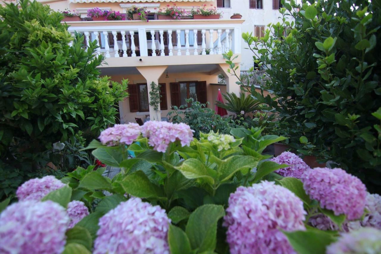App With A Lovely Patio Mali Losinj Exterior photo