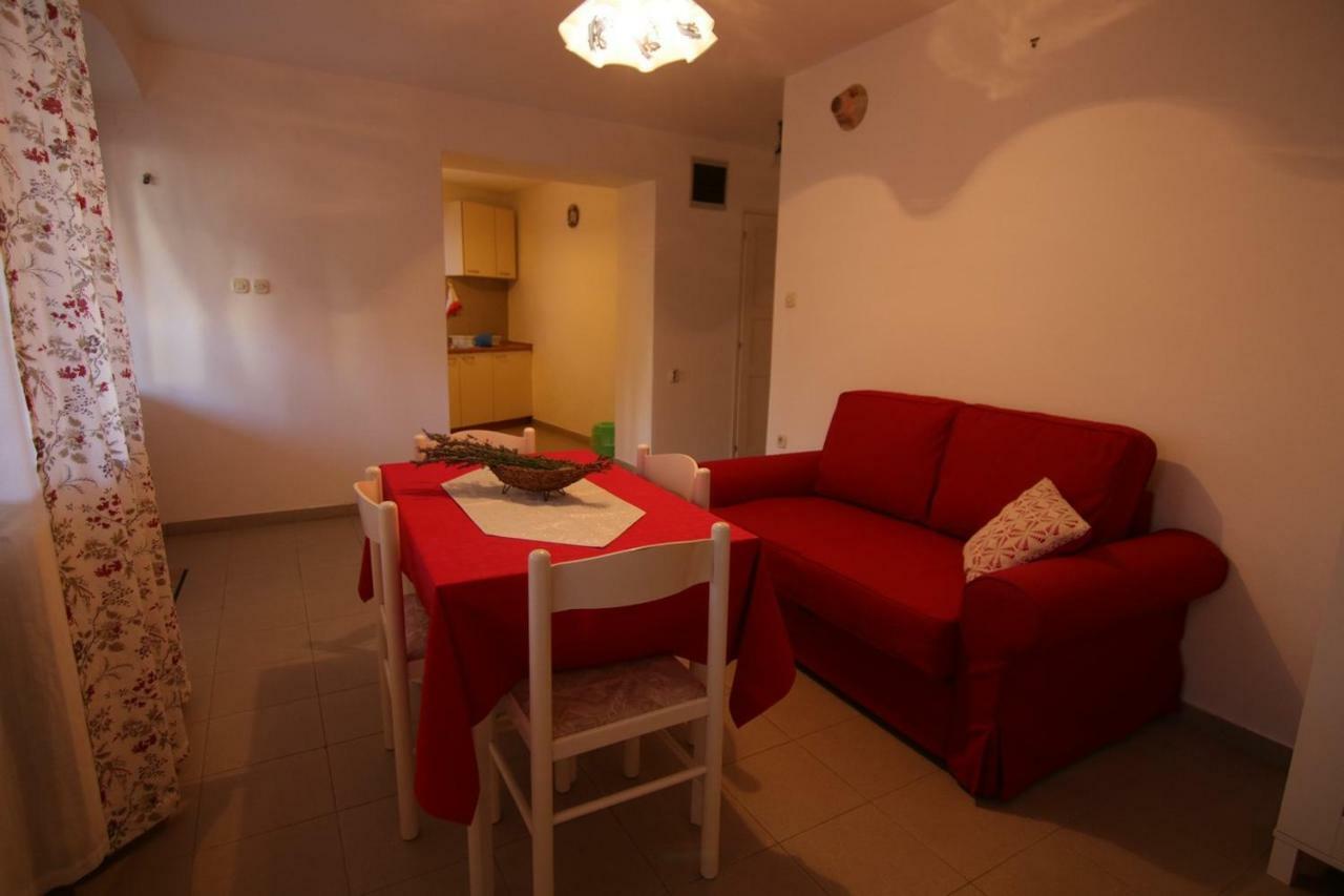App With A Lovely Patio Mali Losinj Exterior photo